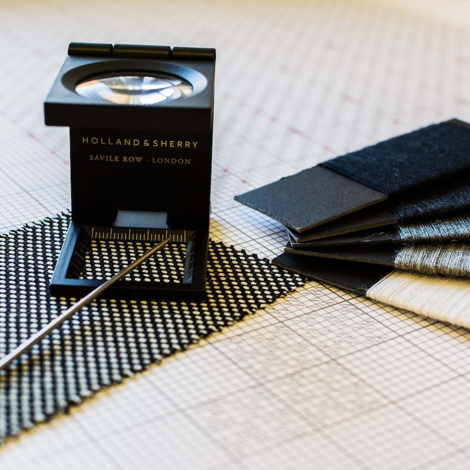 Mesurer la finesse de la laine de mérinos avec un compte-fil.